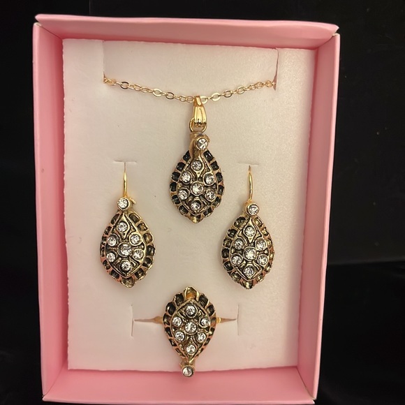 Jewelry Set - Picture 2 of 2